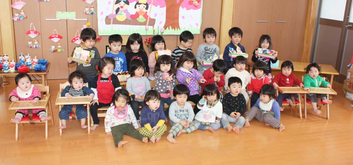 24時間院内保育所「あきほ保育園」ひな祭りに集まる子供たち