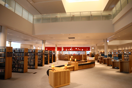 酒田市立図書館写真1