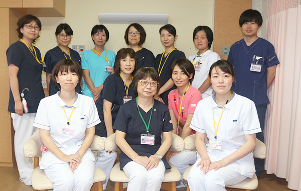 笑顔で並ぶ３東スタッフ